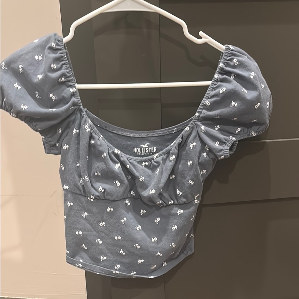 Hollister Gray Ruched Crop Blouse
